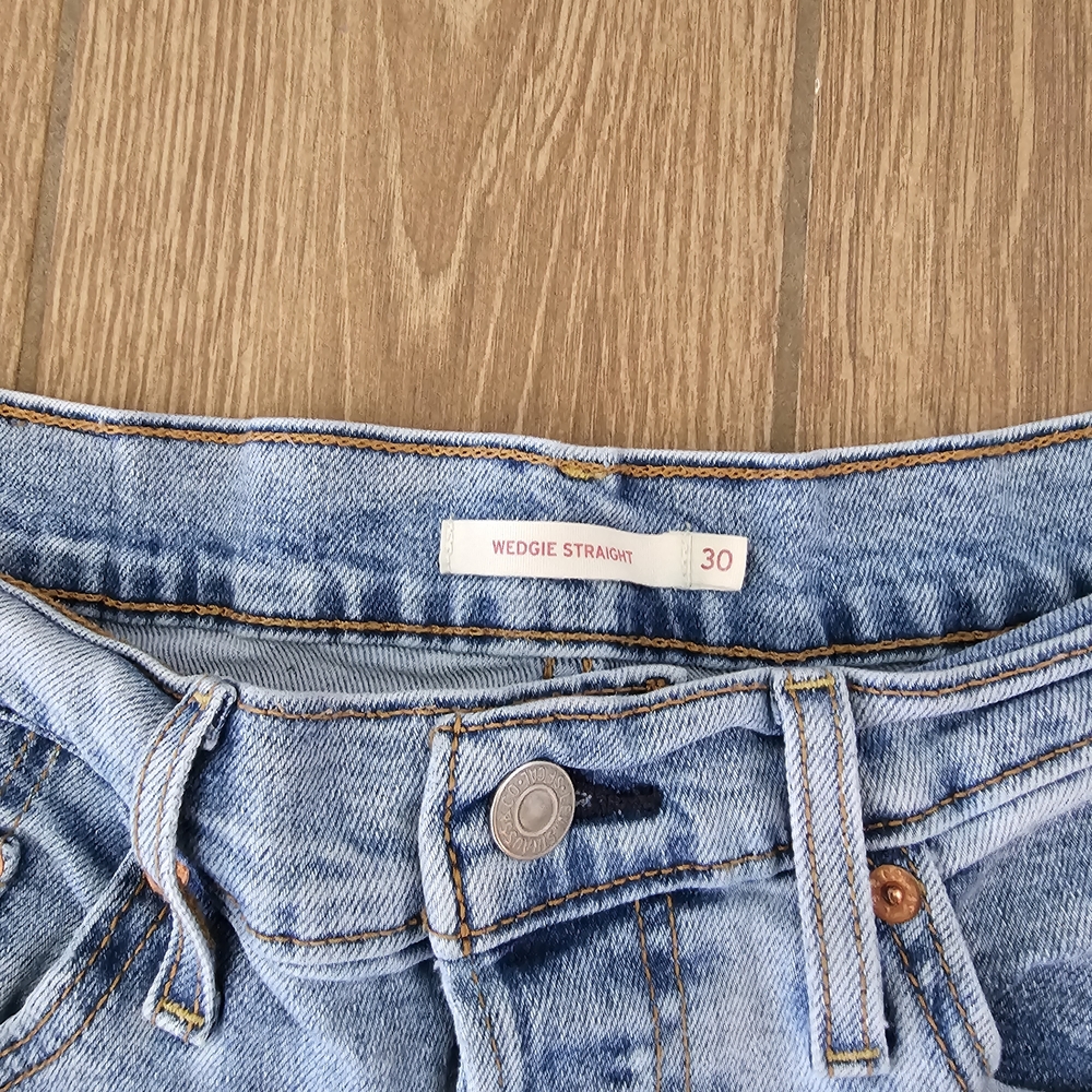 Levi's Wedgie High-Rise Straight Jeans Size 30 - Picture 6 of 7